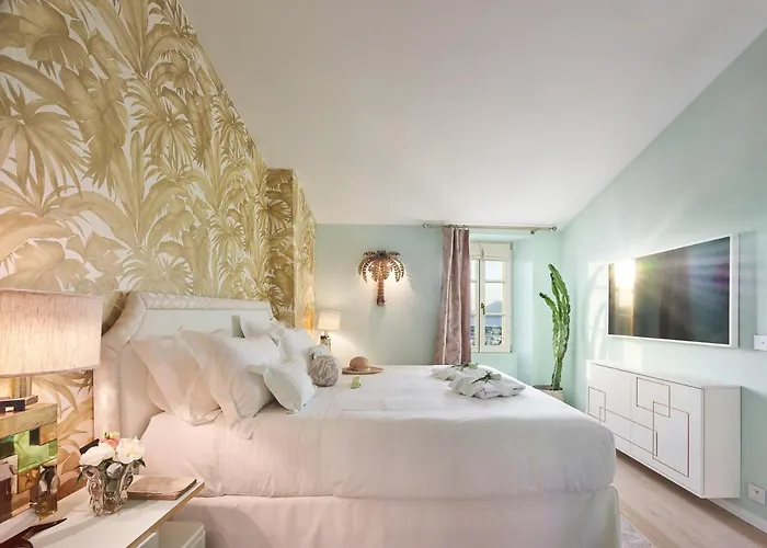 Maison Panthere - Luxury Harbour Apartment