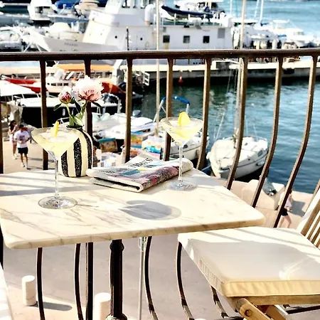 Maison Panthere - Luxury Harbour Apartment